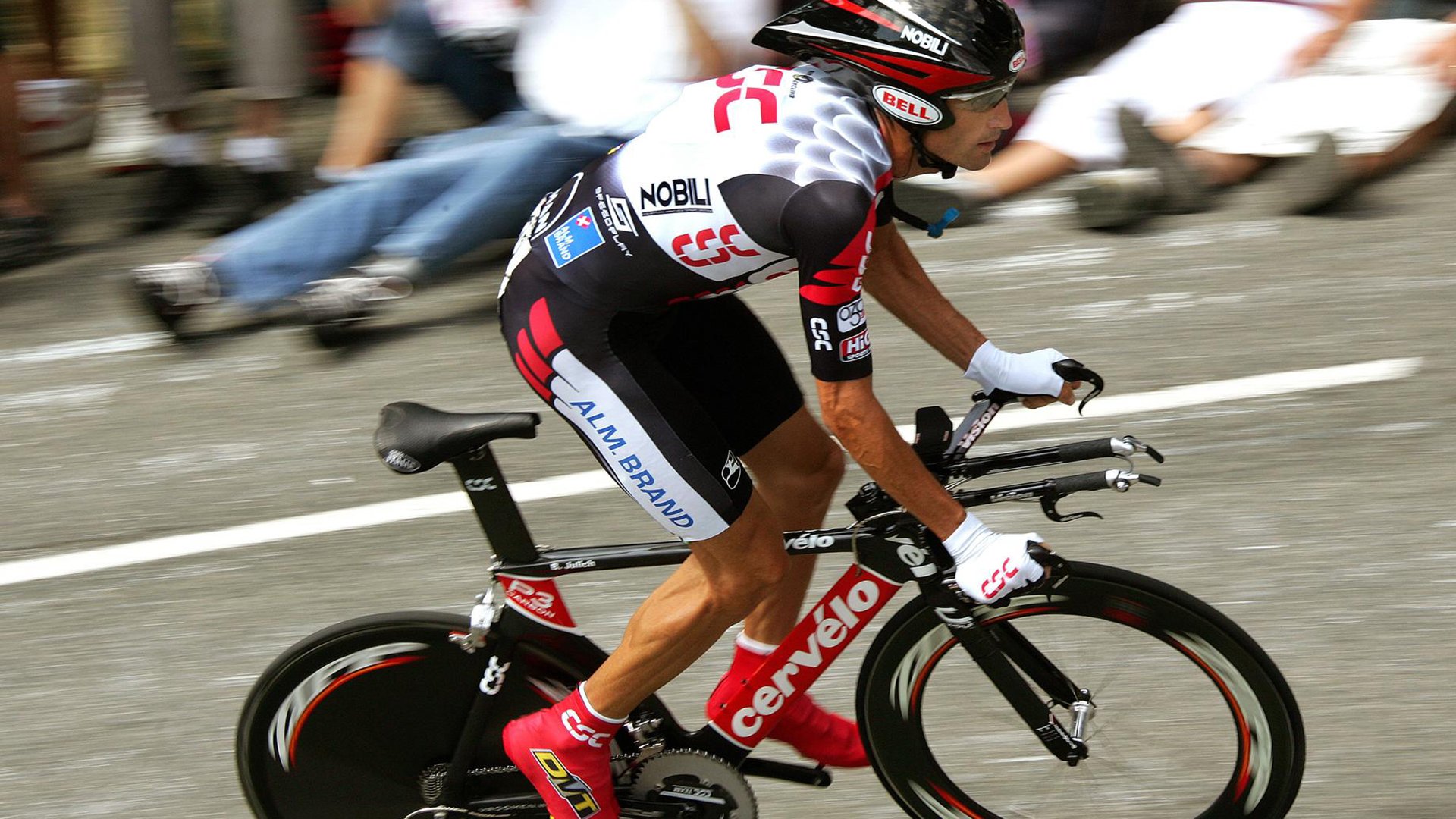 詹姆斯意外战胜曼联，领先优势明显引爆全场！上演精彩一战