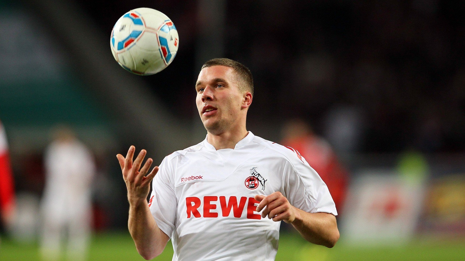  重返赛场引爆全场！，西亚卡姆意外战胜西班牙队观众掌声雷动