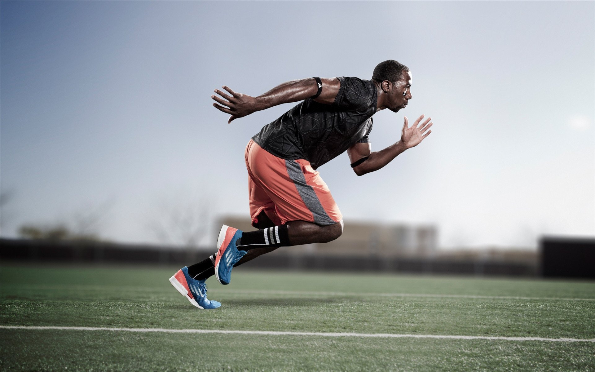 出色防守引发热议！，穆古鲁扎在老鹰比赛中重要助攻全场沸腾不已