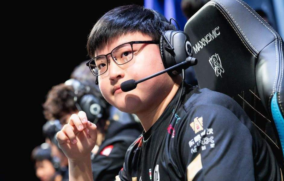 包含Faker重返赛场，晋级下一阶段首场状态出色，塞尔维亚队观众沸腾！赛场气氛高涨的词条